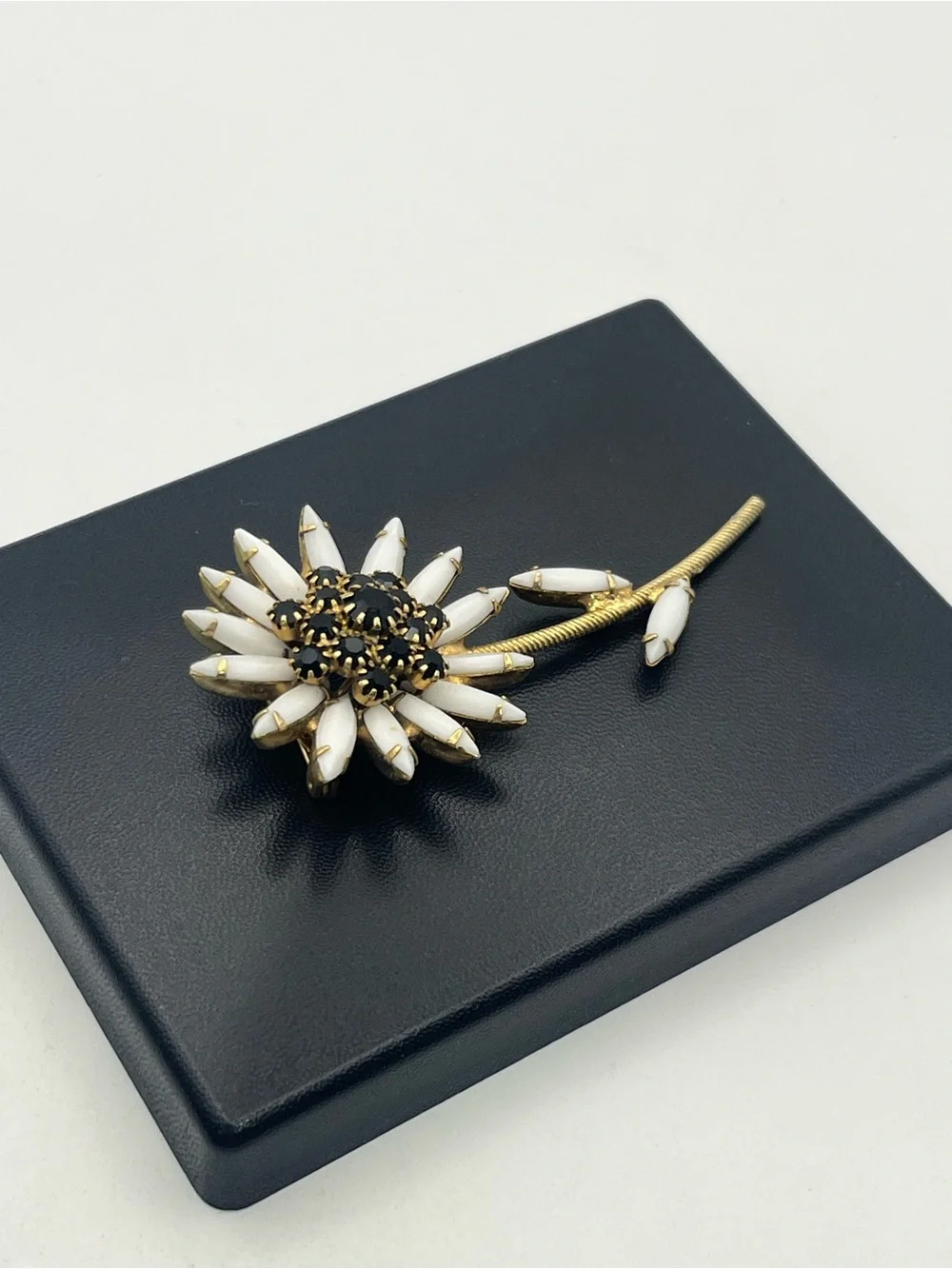 White milk glass black rhinestone daisy flower gold tone brooch pin vintage